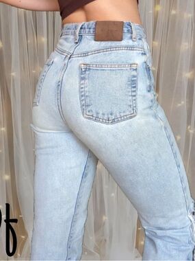VTG Calvin Klein High Rise Tapered Leg Light Wash Jeans Size 26 Waist
